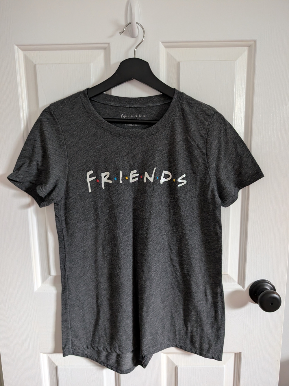 FRIENDS Women's Logo Dark Gray Graphic Tee Medium*